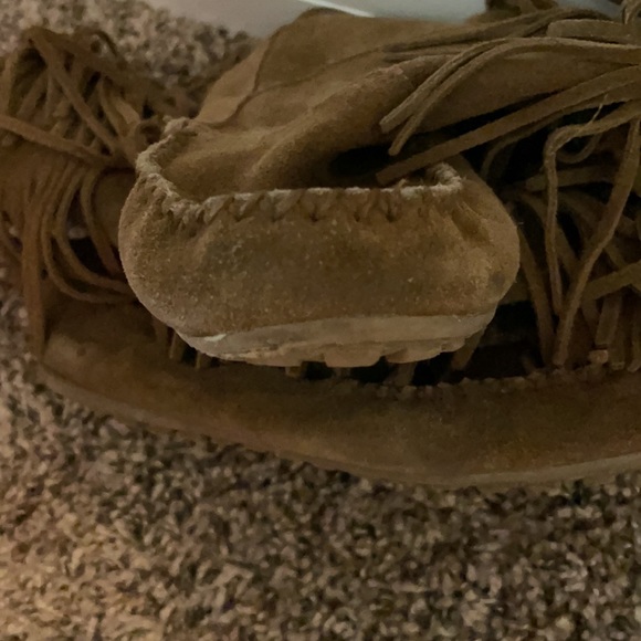 Minnetonka 2 Layer Fringe boot - Picture 7 of 8